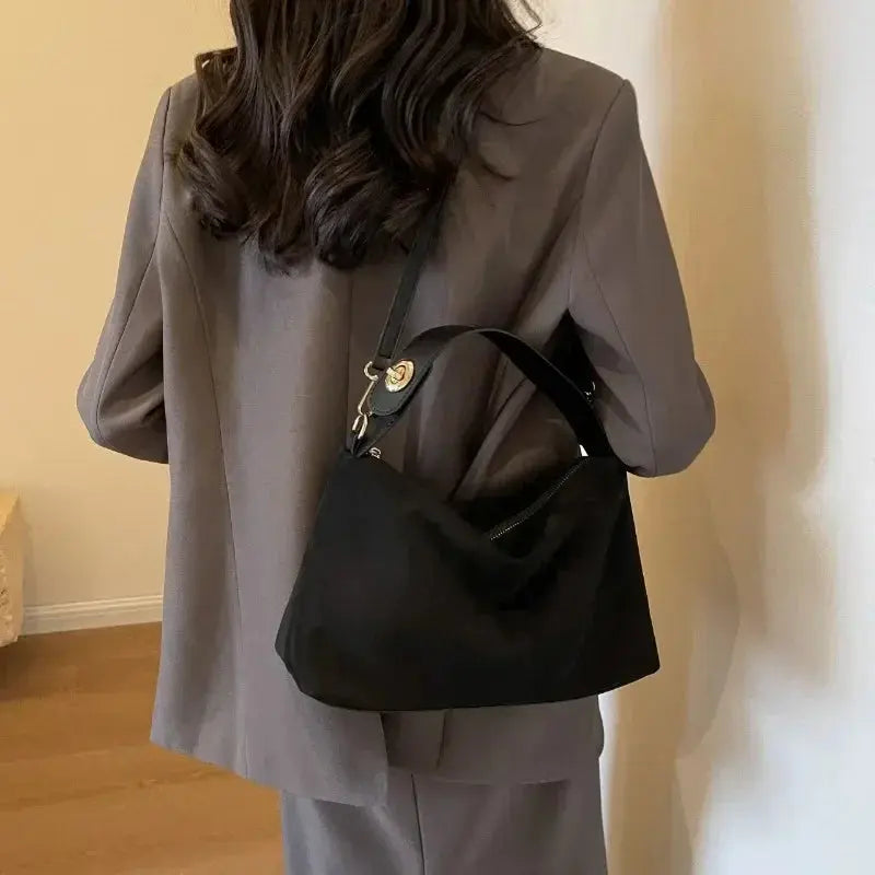 Naïa | Sac à main tendance avec bandoulière Leather&Carry