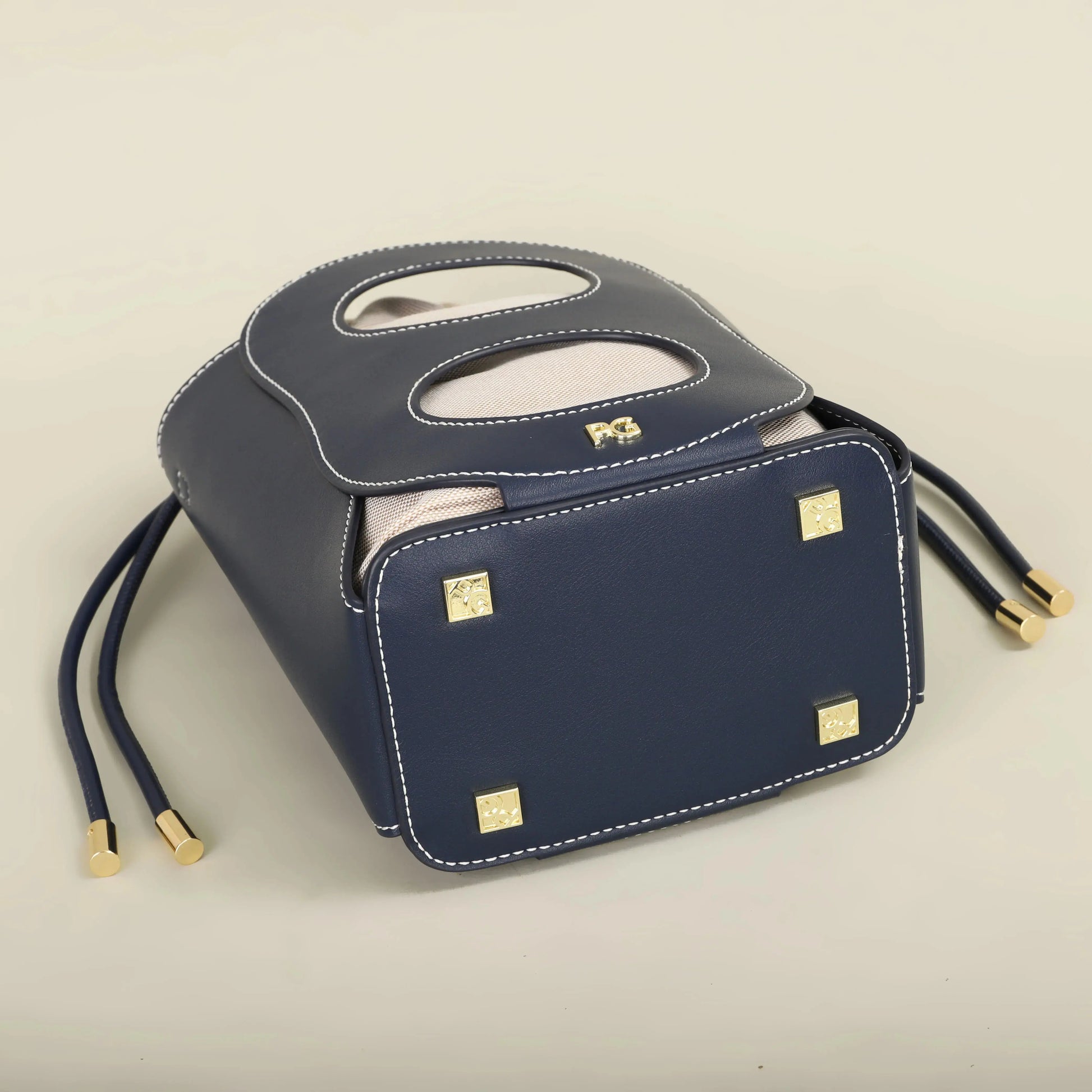 PG PATSY GARIS Women's Crossbody Bag New Luxury Brand Designer Simple Atmosphere Hollow Design Fashion Shoulder bag Women's Leather&Carry